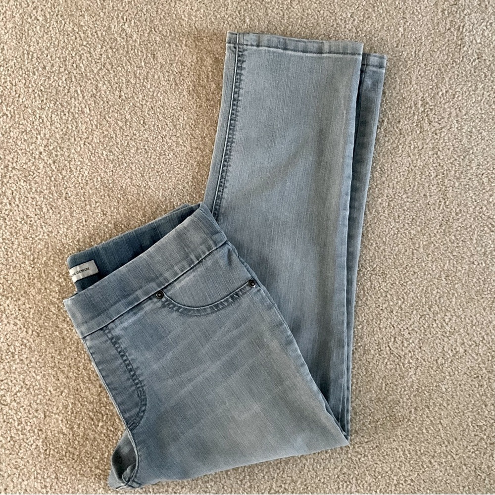 Chico’s Denim Stretch Pull-On Light Wash Capris